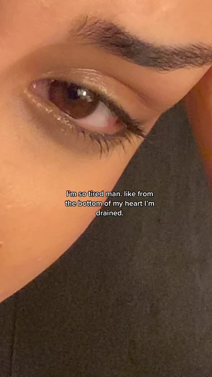 @🧍🏻&zwj;♀️
