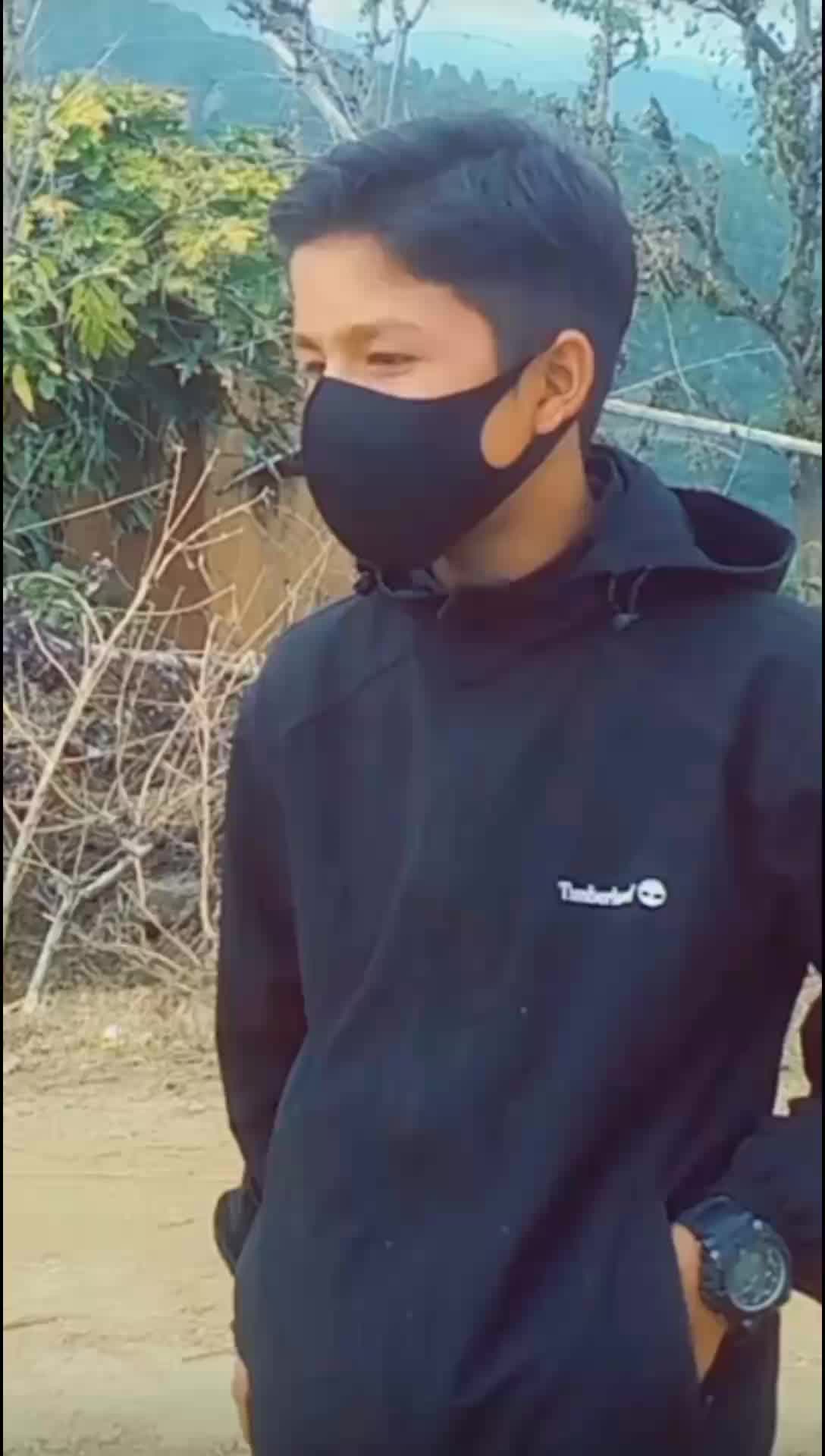 @आयुस कुँवर