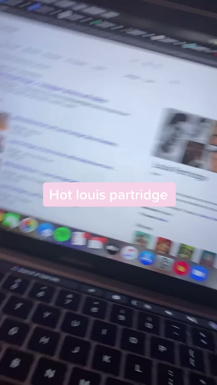 @Louis Partridge