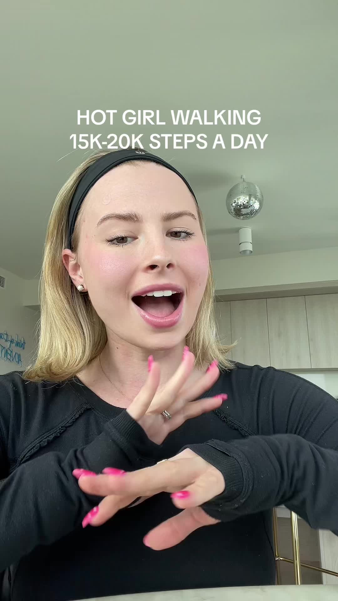 @Mia Lind | Hot Girl Walk®