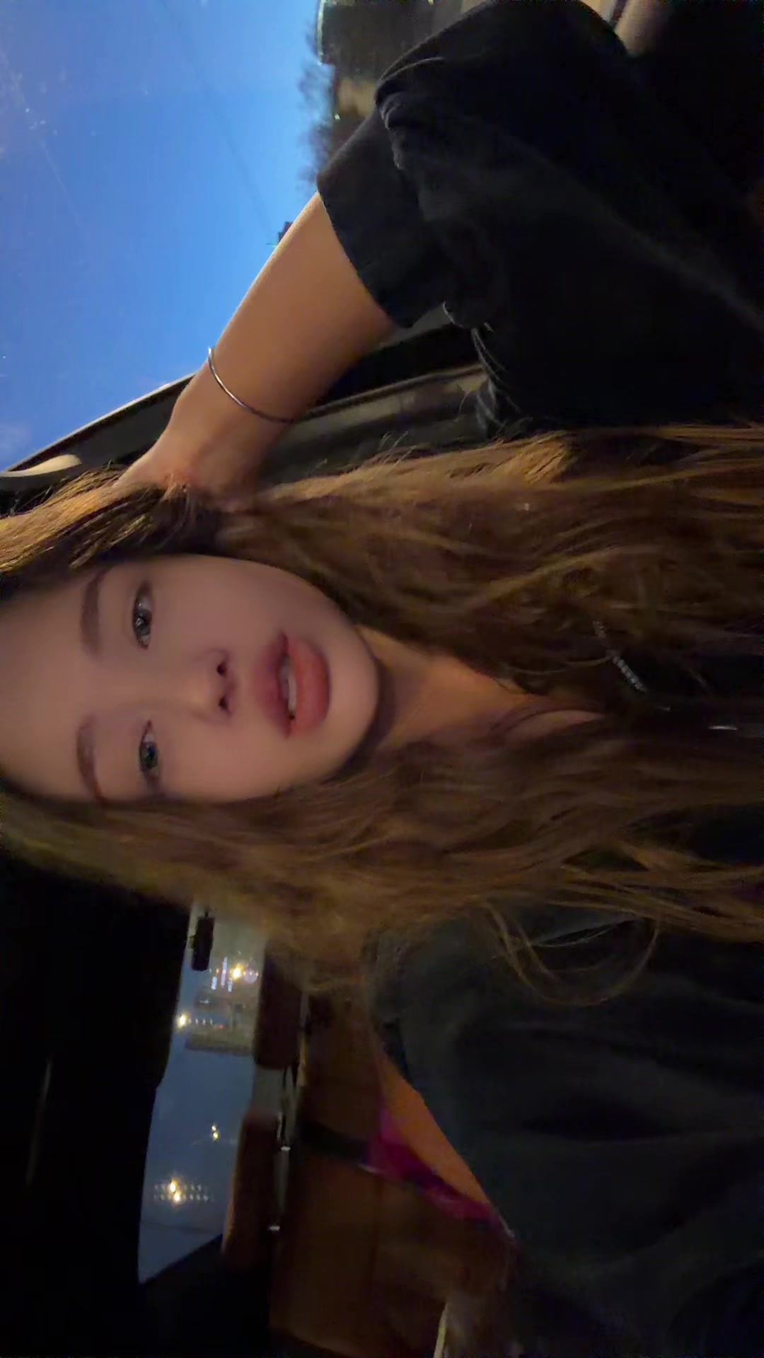 @Lolilool_