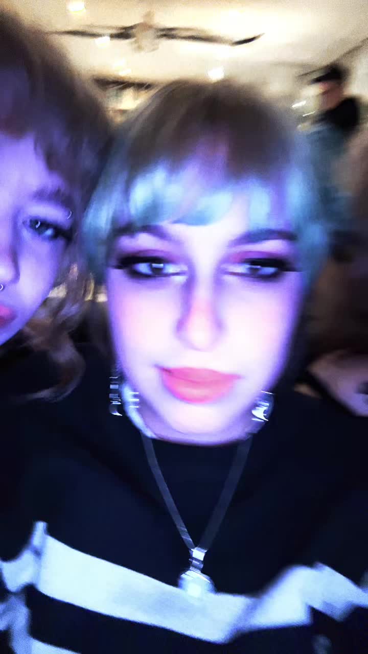 @b 🦷