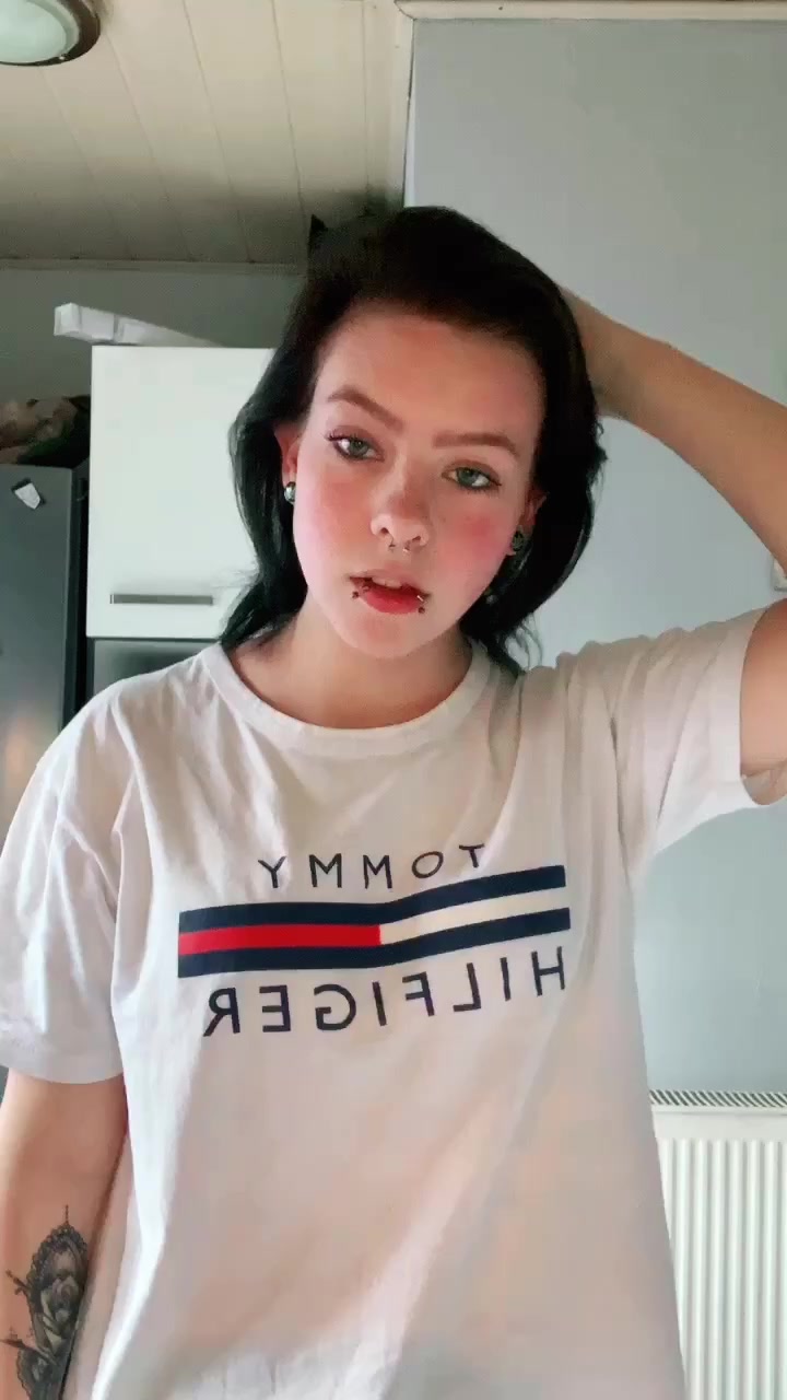 @Shãñićė 👑
