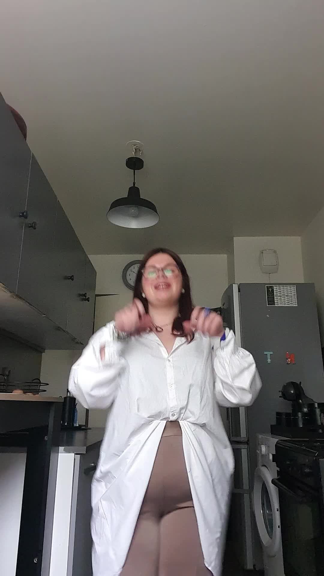 @L&eacute;a