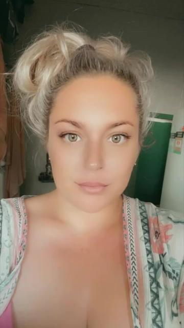 @CountryCurves_OF