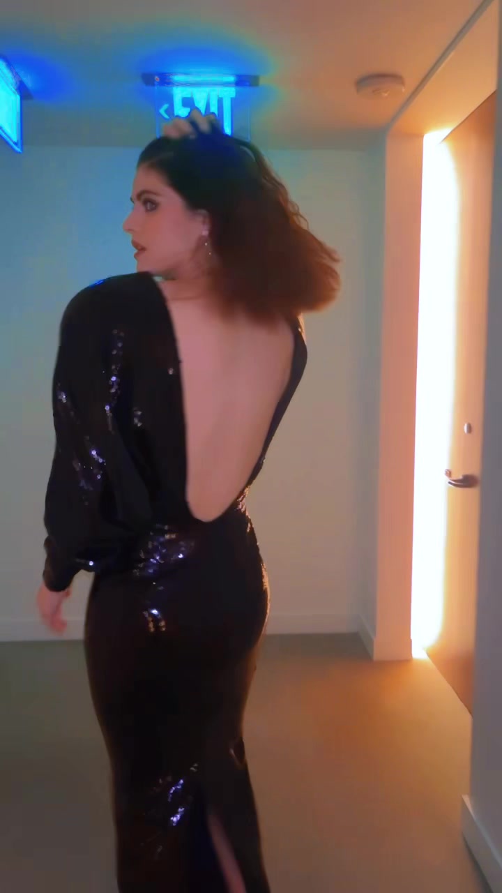 @Alexandra Daddario