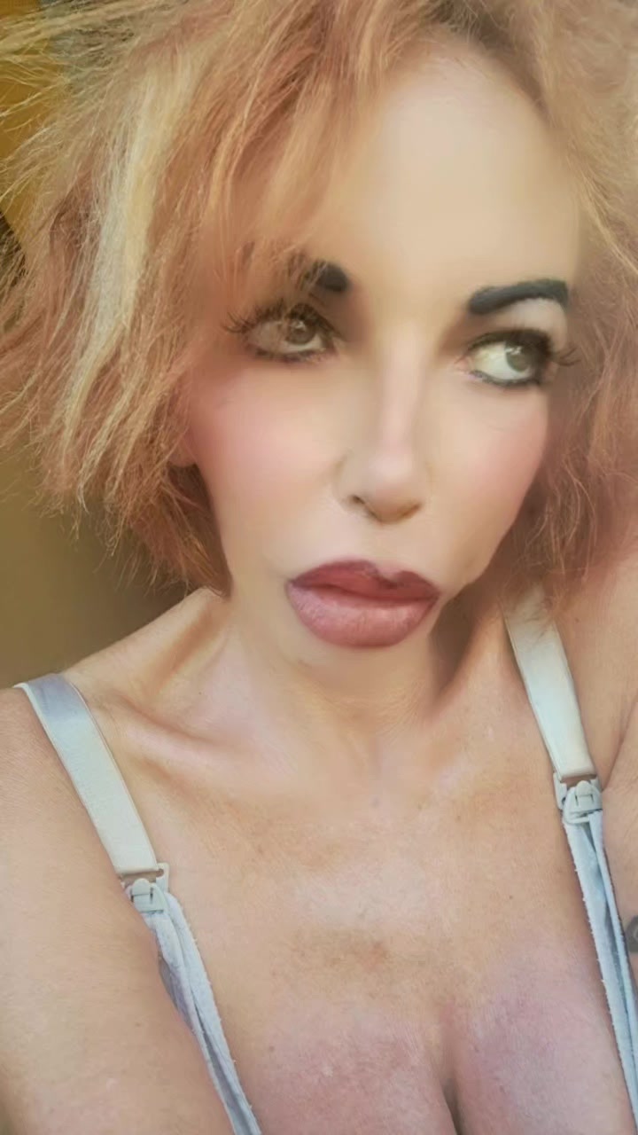 @anouchka