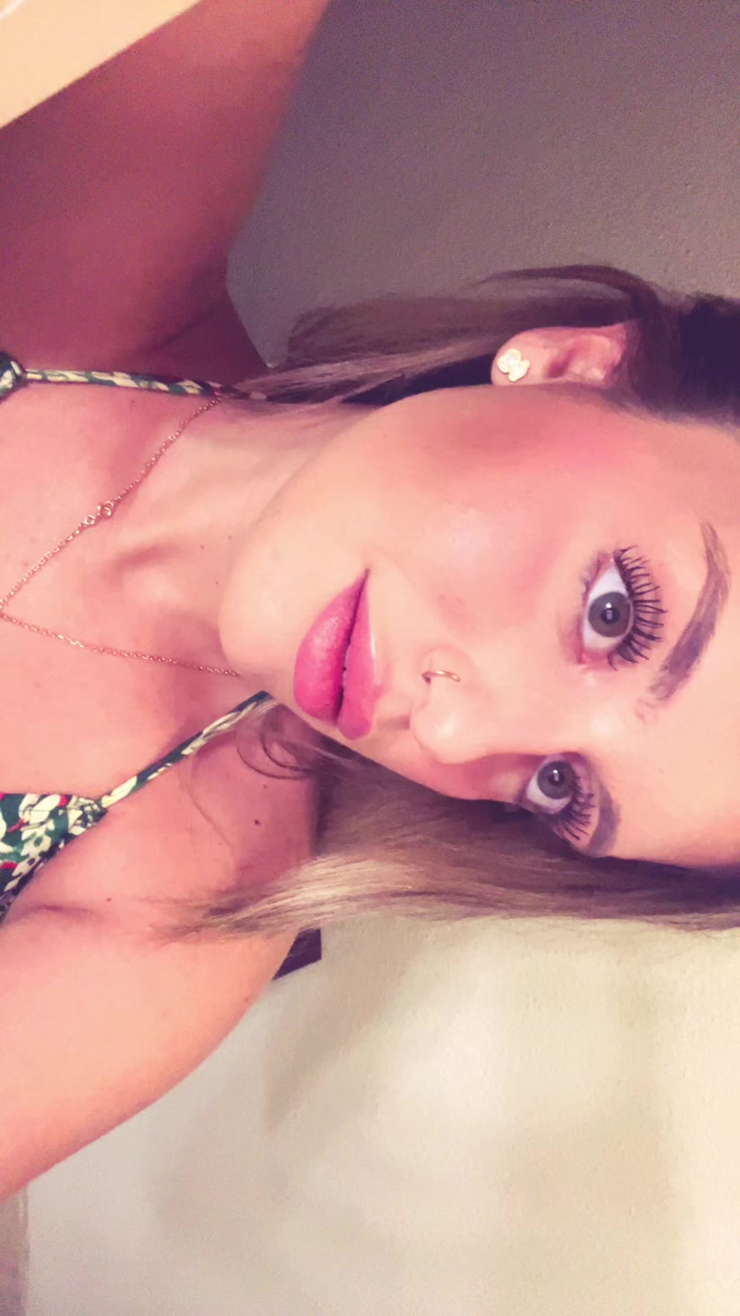 @pauulaapoza