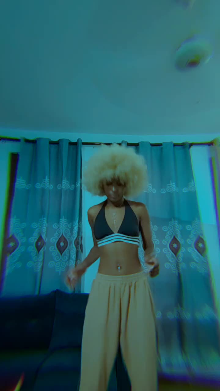 @Vee_vay 🦋💜💙💚💛🤎🤍🖤
