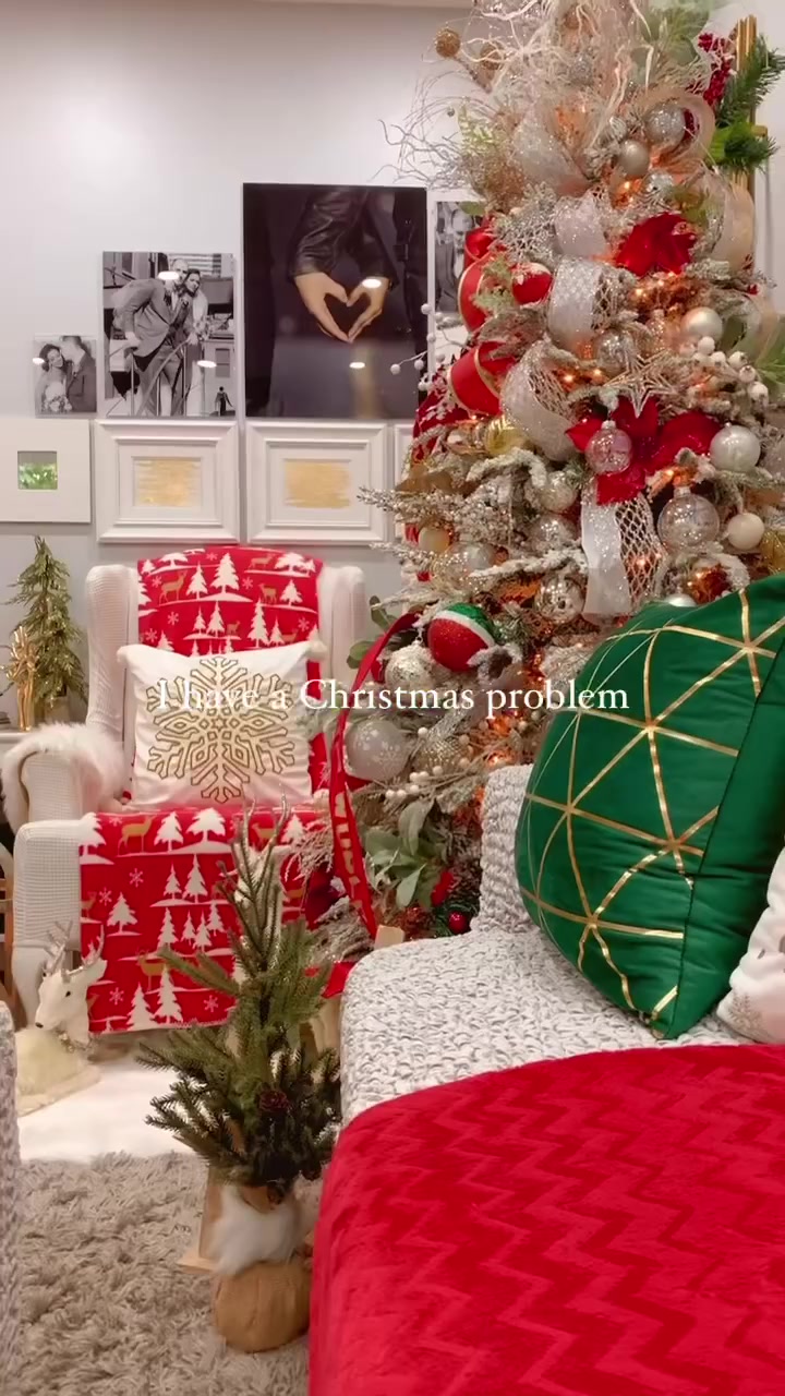 @It&rsquo;s A Holly Jolly Christmas