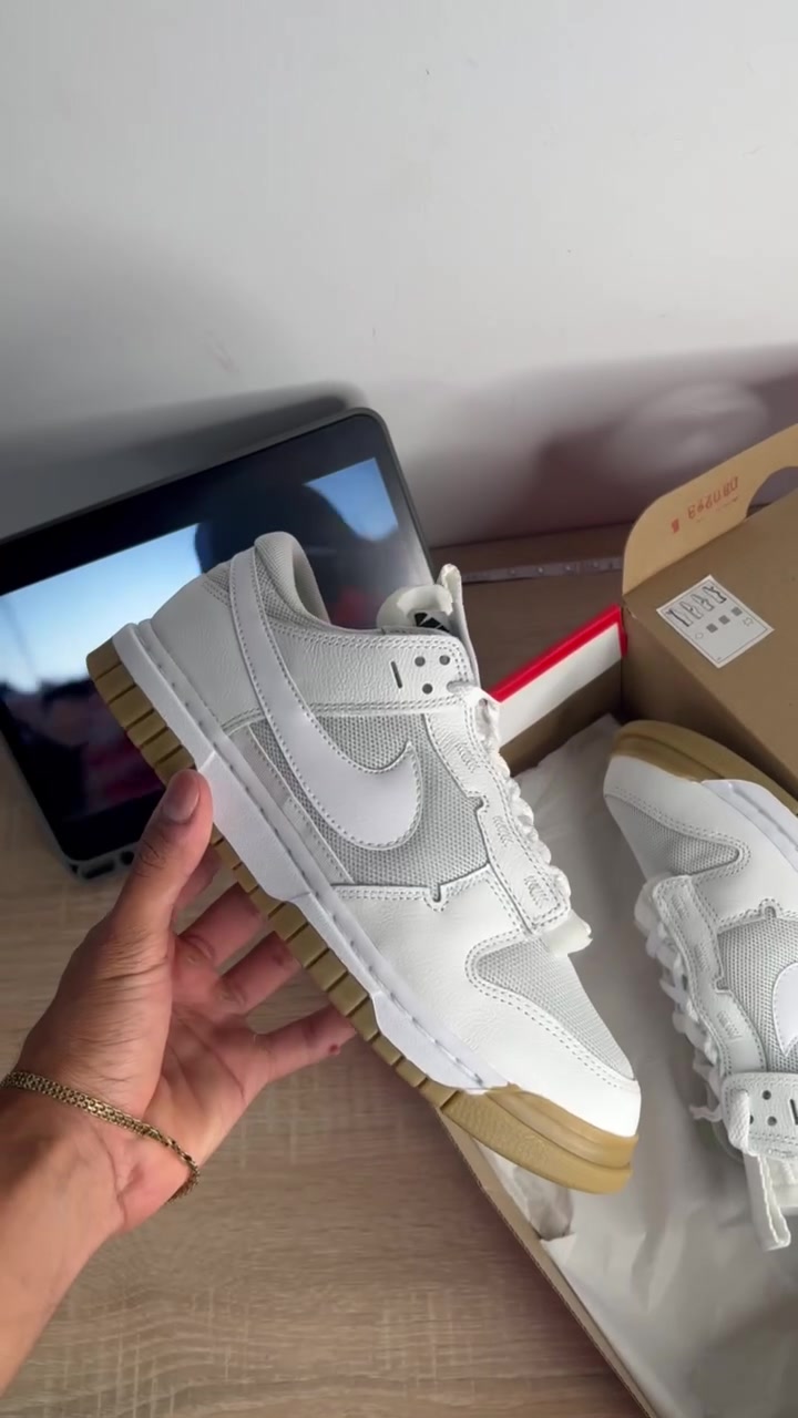 @Sneaker_canary