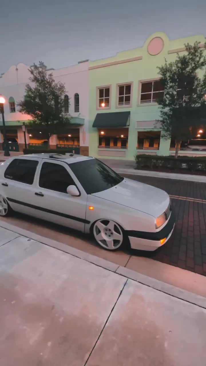 @nicolee_vw