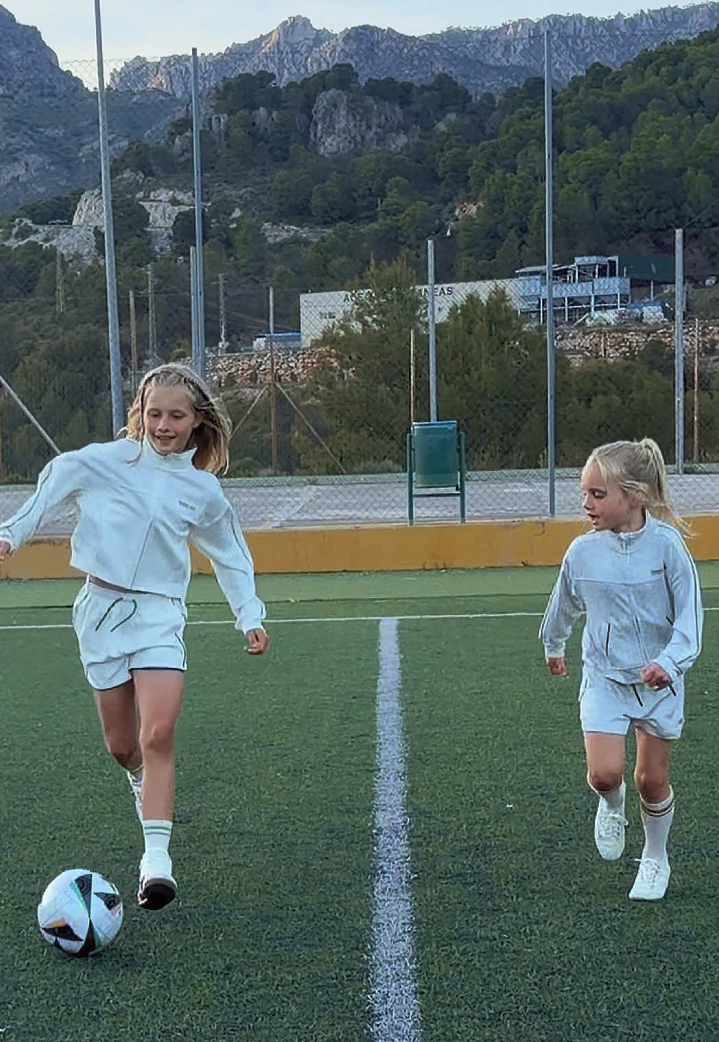 @Thea & Juni ⚽️🏃🏼&zwj;♀️&zwj;➡️
