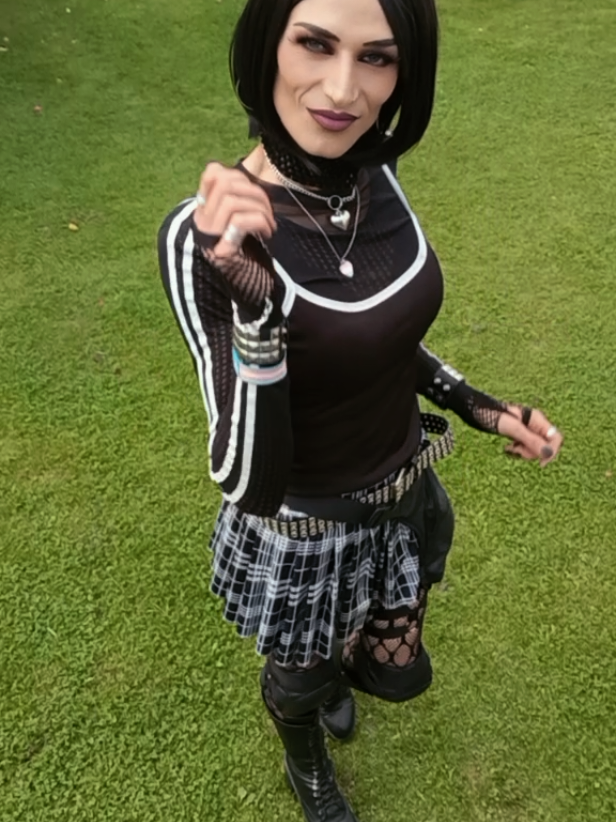 @Lina_crosses
