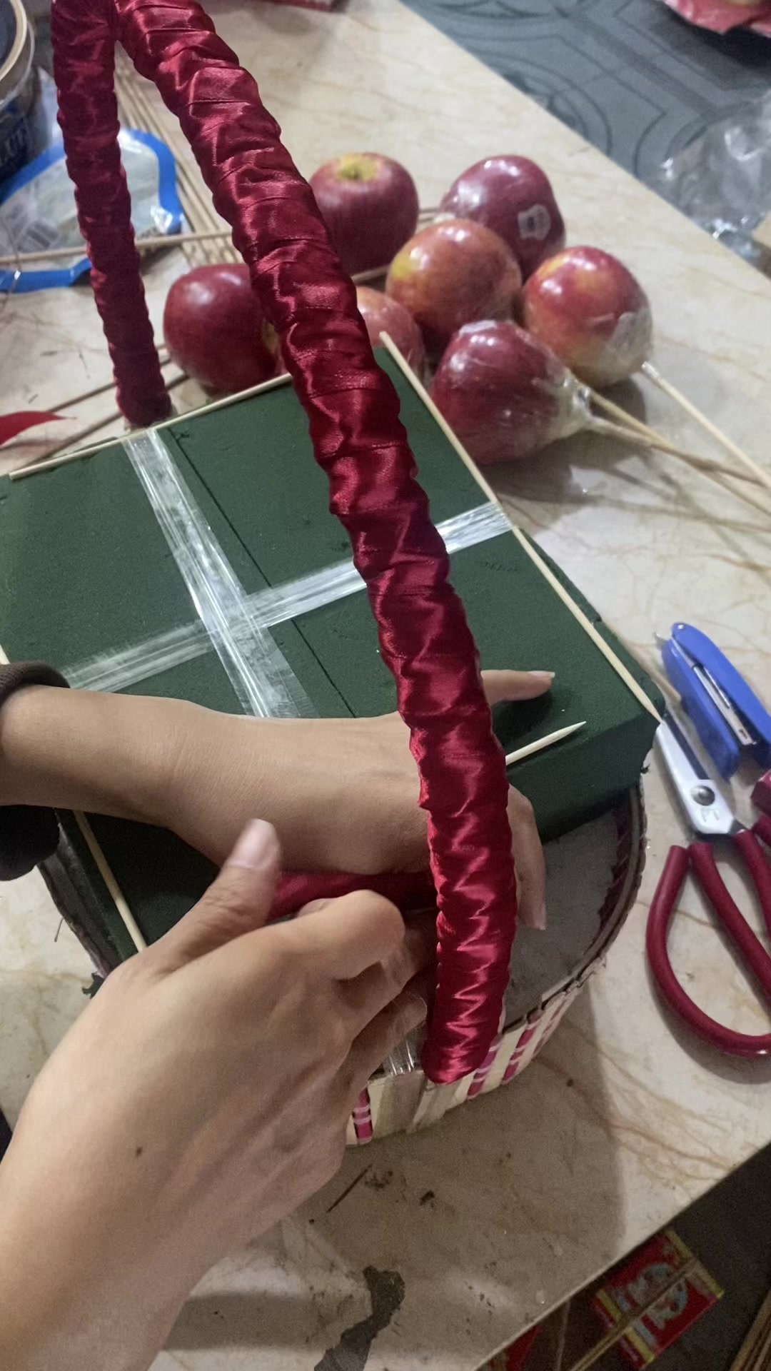 @Hiền b&ocirc;ng dạy l&agrave;m giỏ qu&agrave;