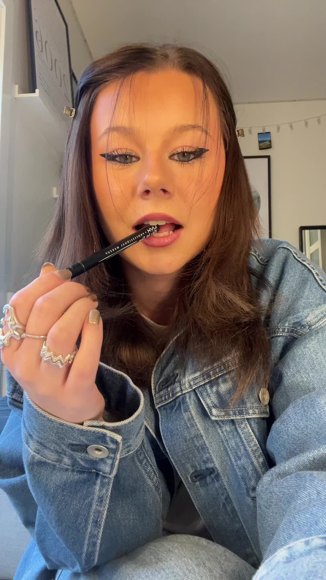 @Bella