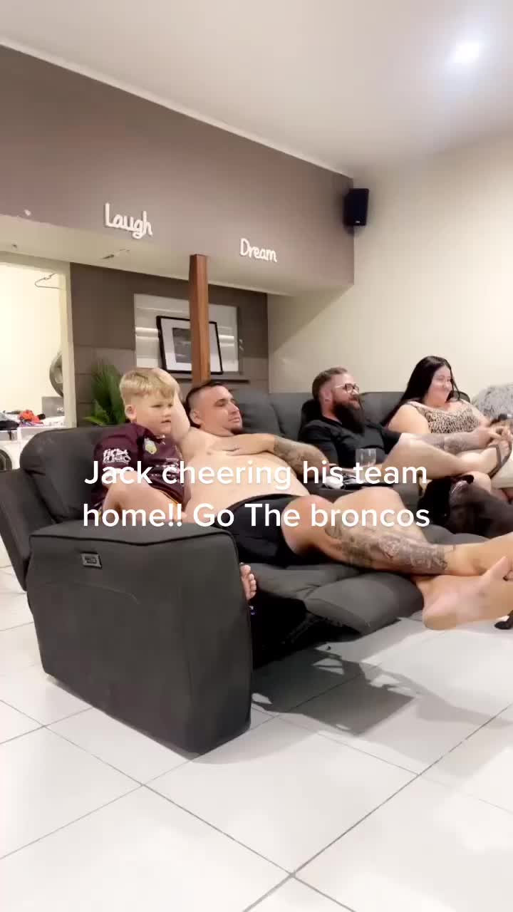 @HUSSLA