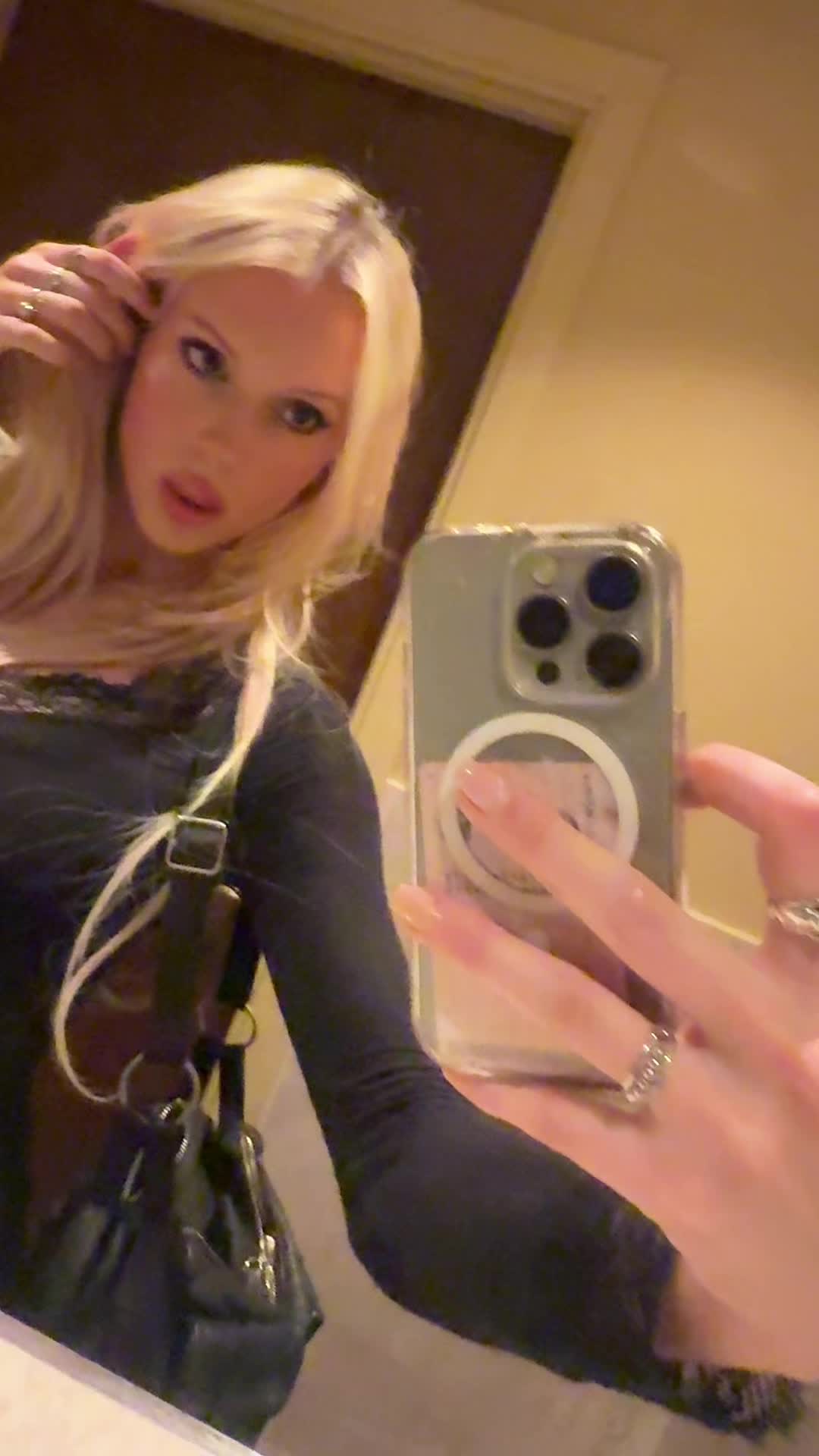 @lovisamari