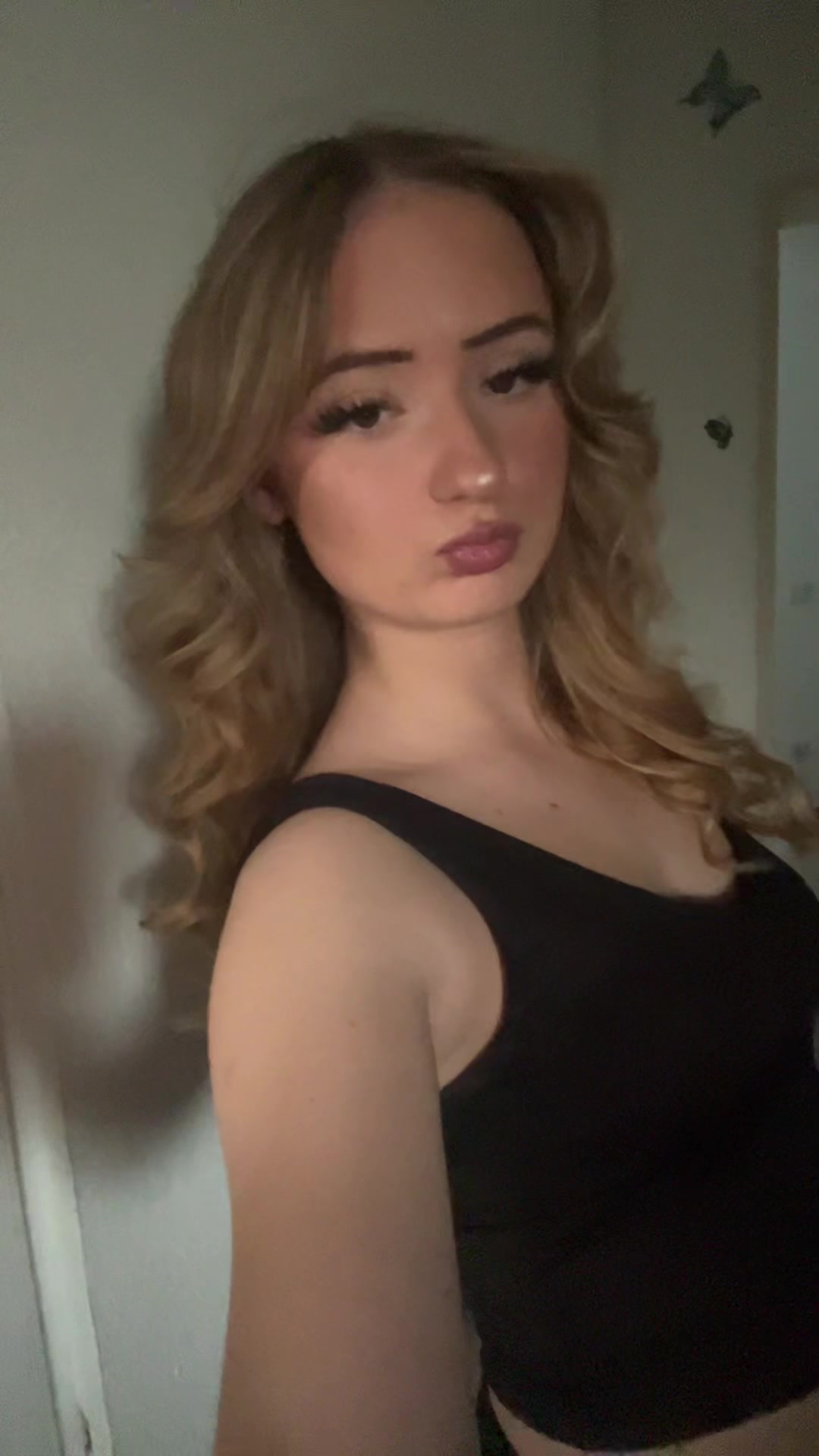 @𝐰𝐚𝐯𝐲𝐲_𝐩𝐢𝐚