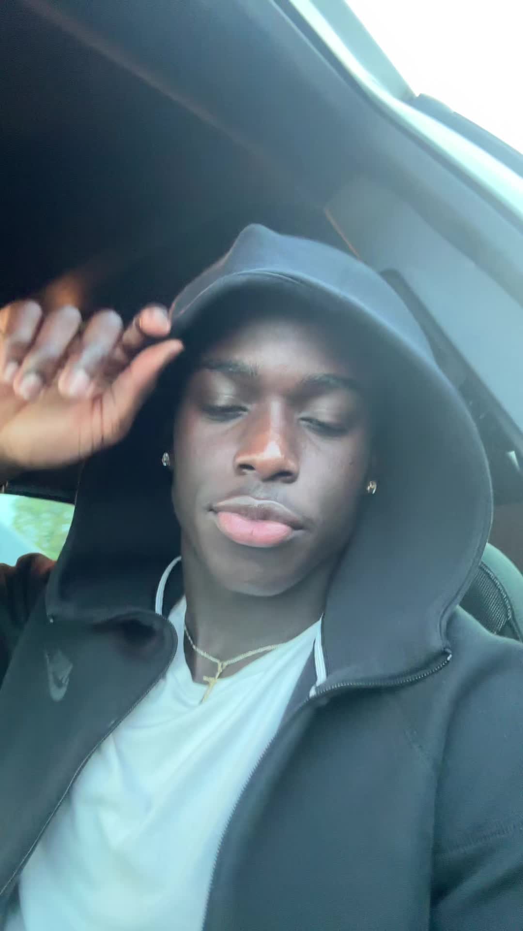 @Dee🌟
