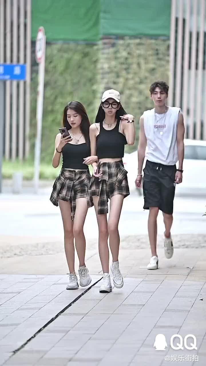 @FashionRoulette