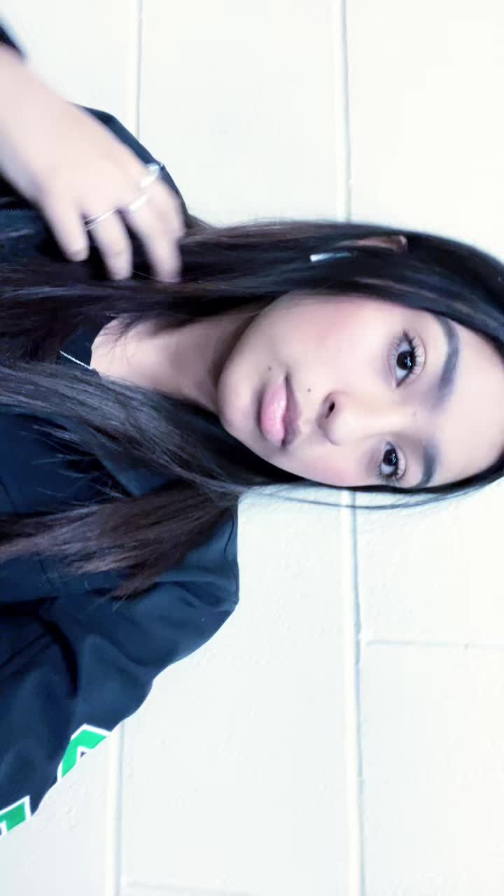@𝑉𝑒𝑟𝑜𝑛𝑖𝑐𝑎🩶.
