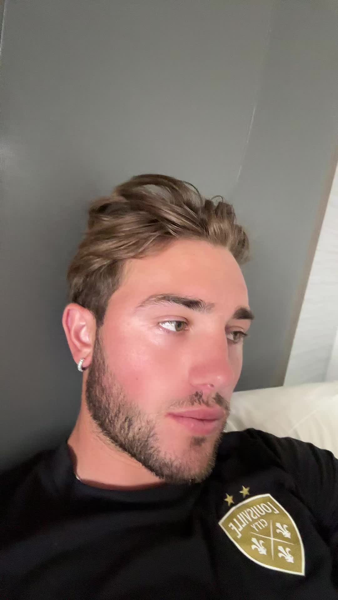 @🧝🏼