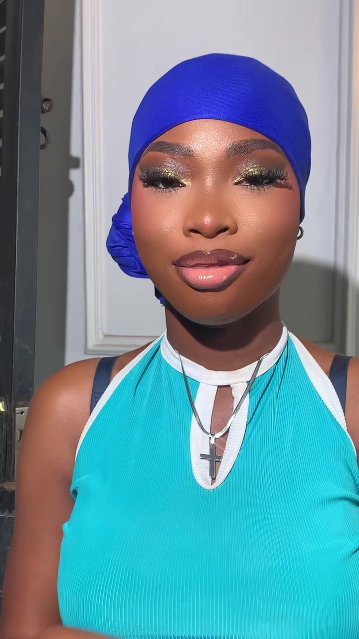 @Makeup artist Didi