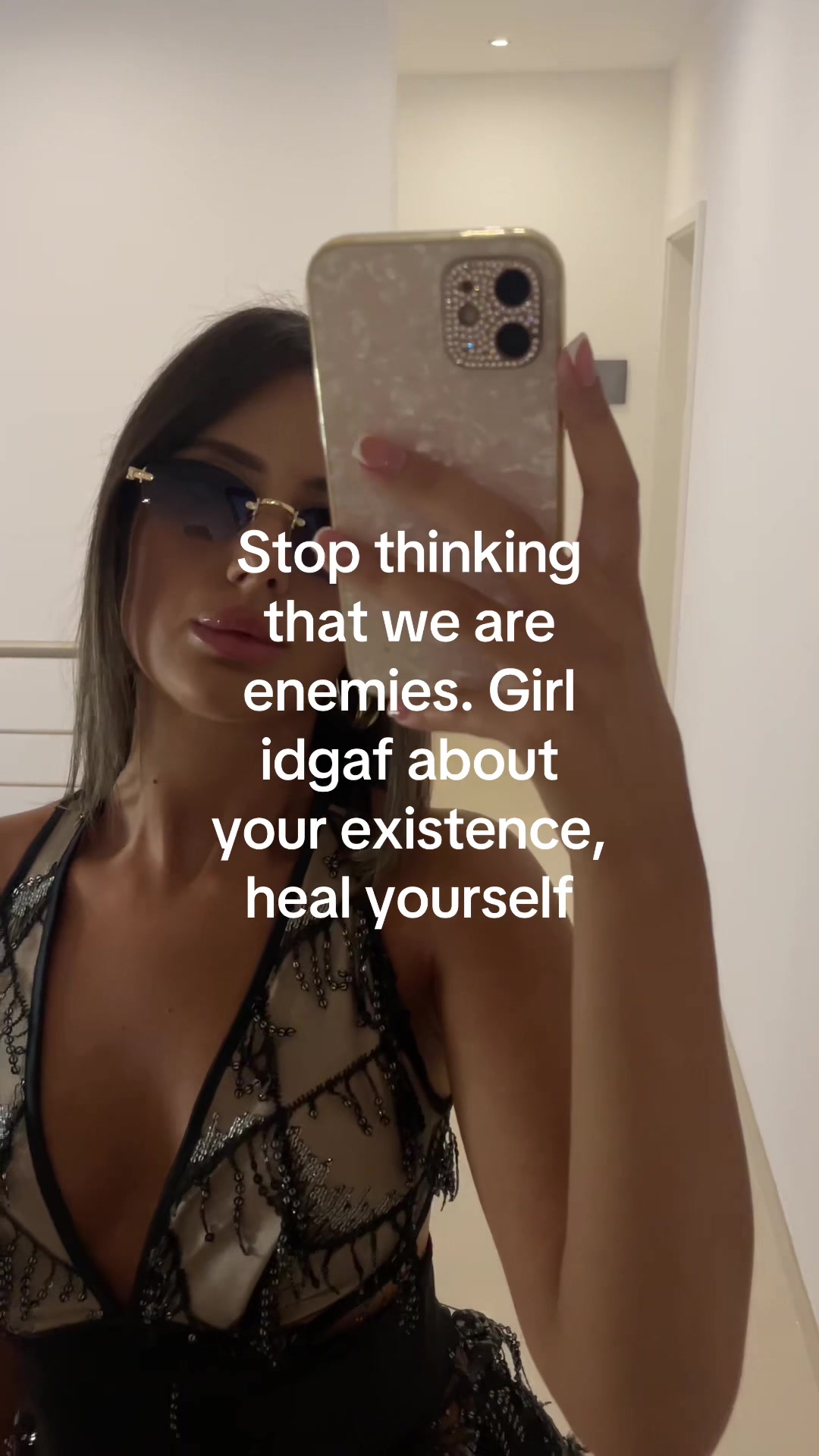 @𝒜𓃮