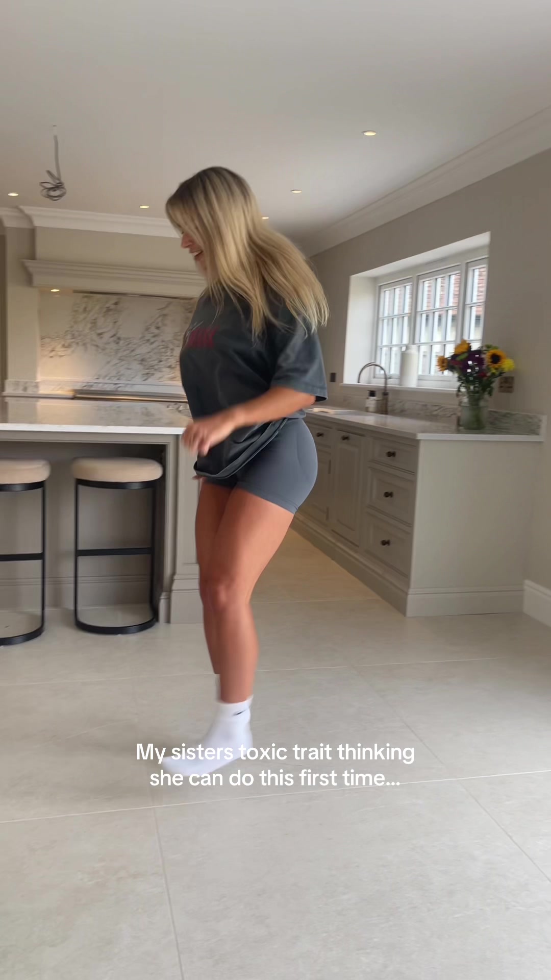 @danistratten