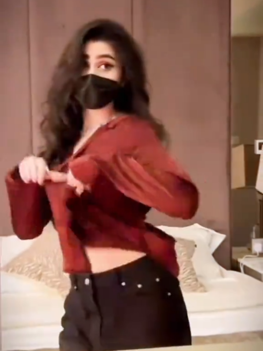 @ZOYA KHAN