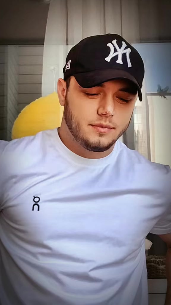 @Cʜᴀᴍᴘɪᴏɴ 🖤