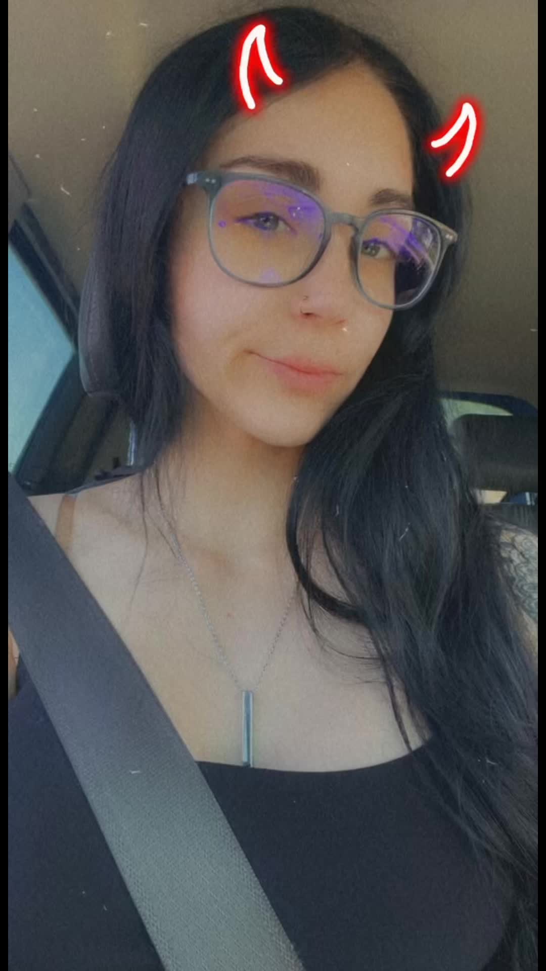 @-.-