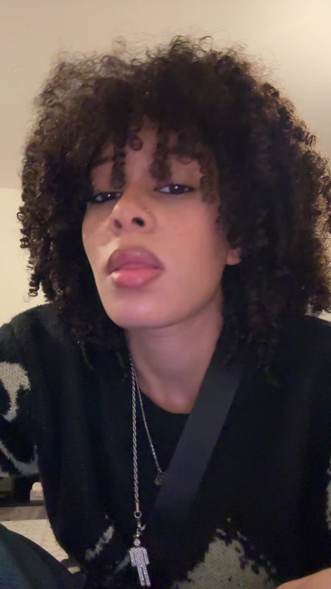 @roxannee