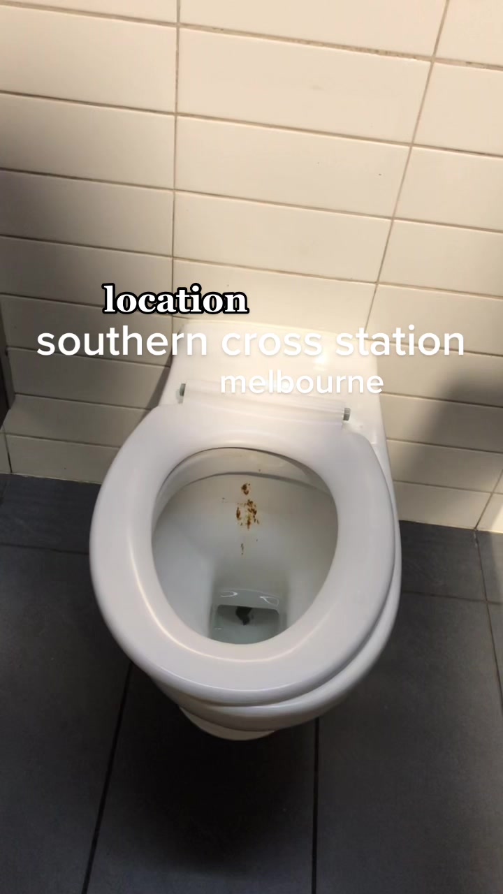 @zac&rsquo;s loo revoo