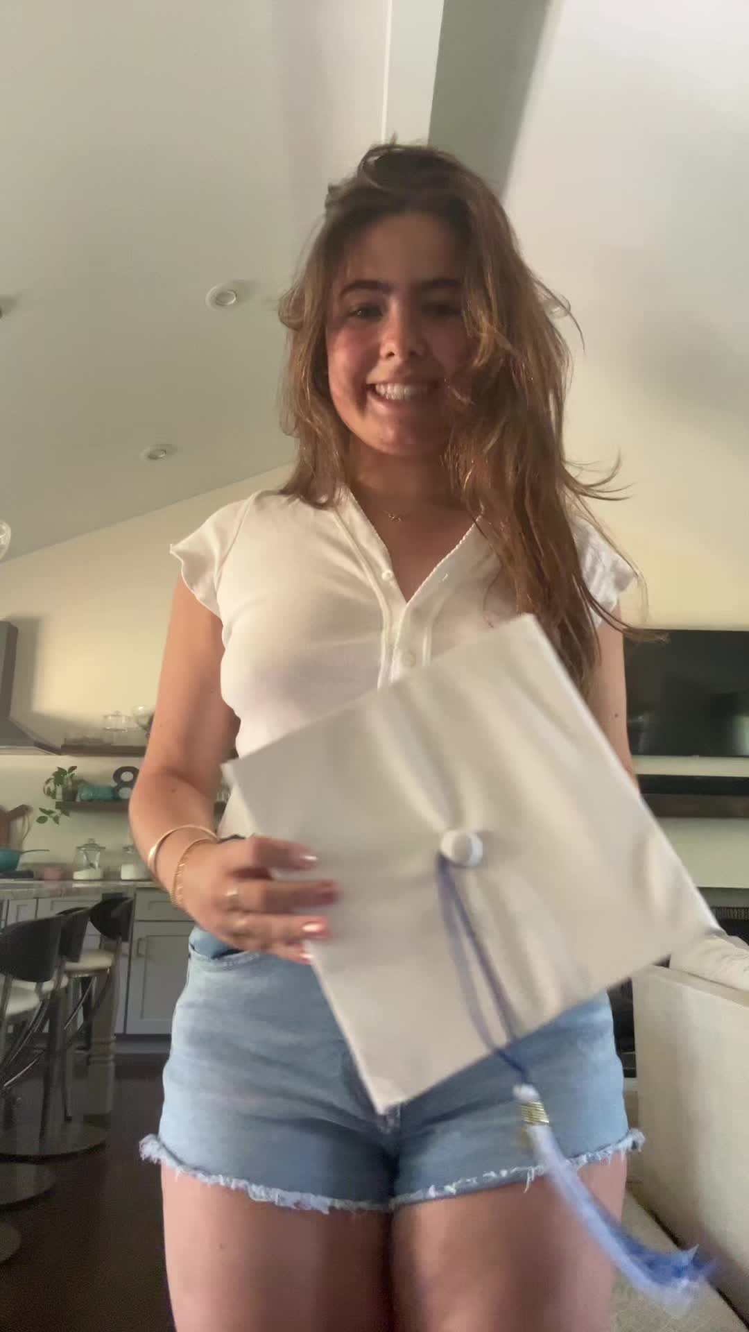 @Bella