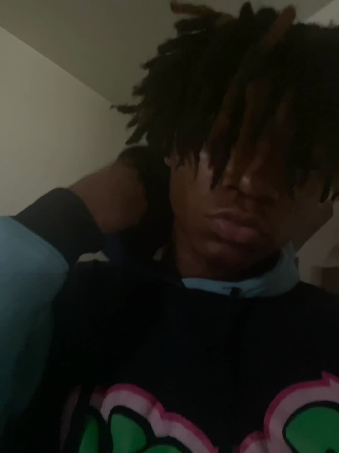 @⃟