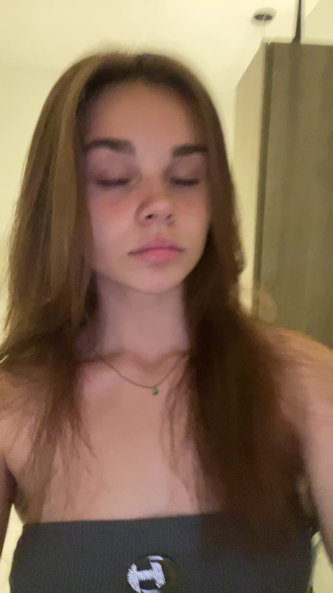 @😻