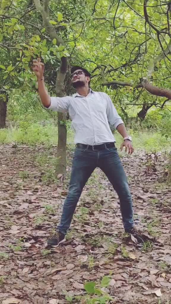 @Mr_Dhanush😀