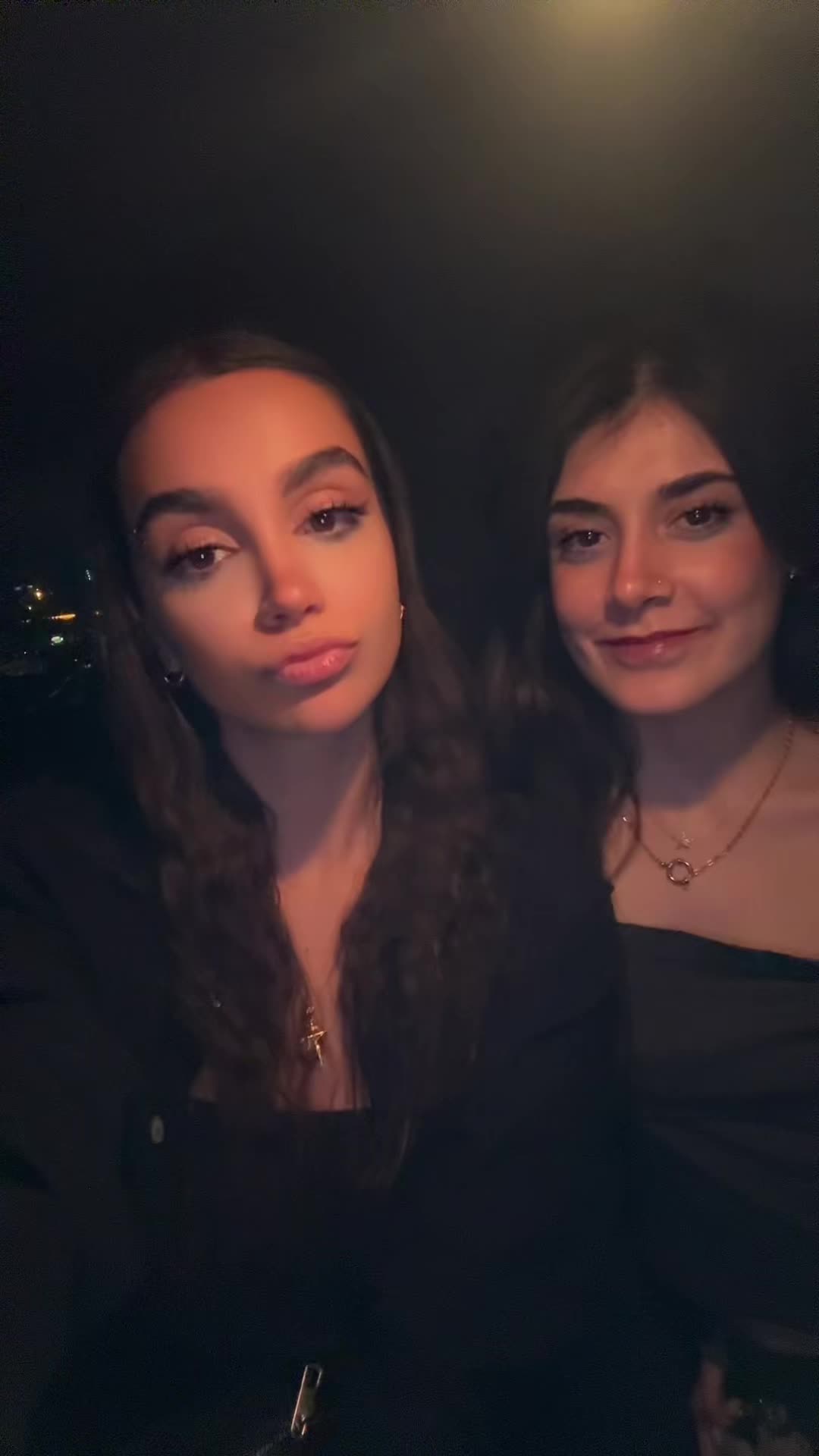 @Mia