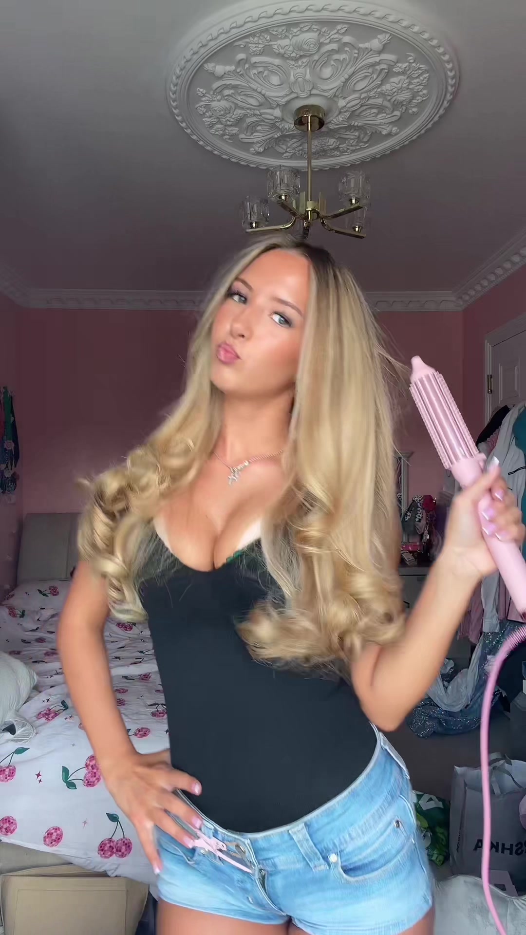 @christinalapox