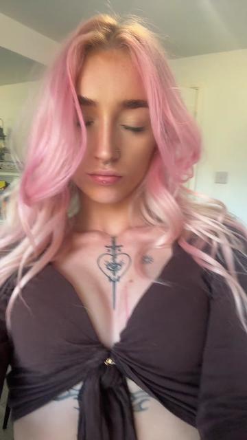 @1ivingdeaddoll