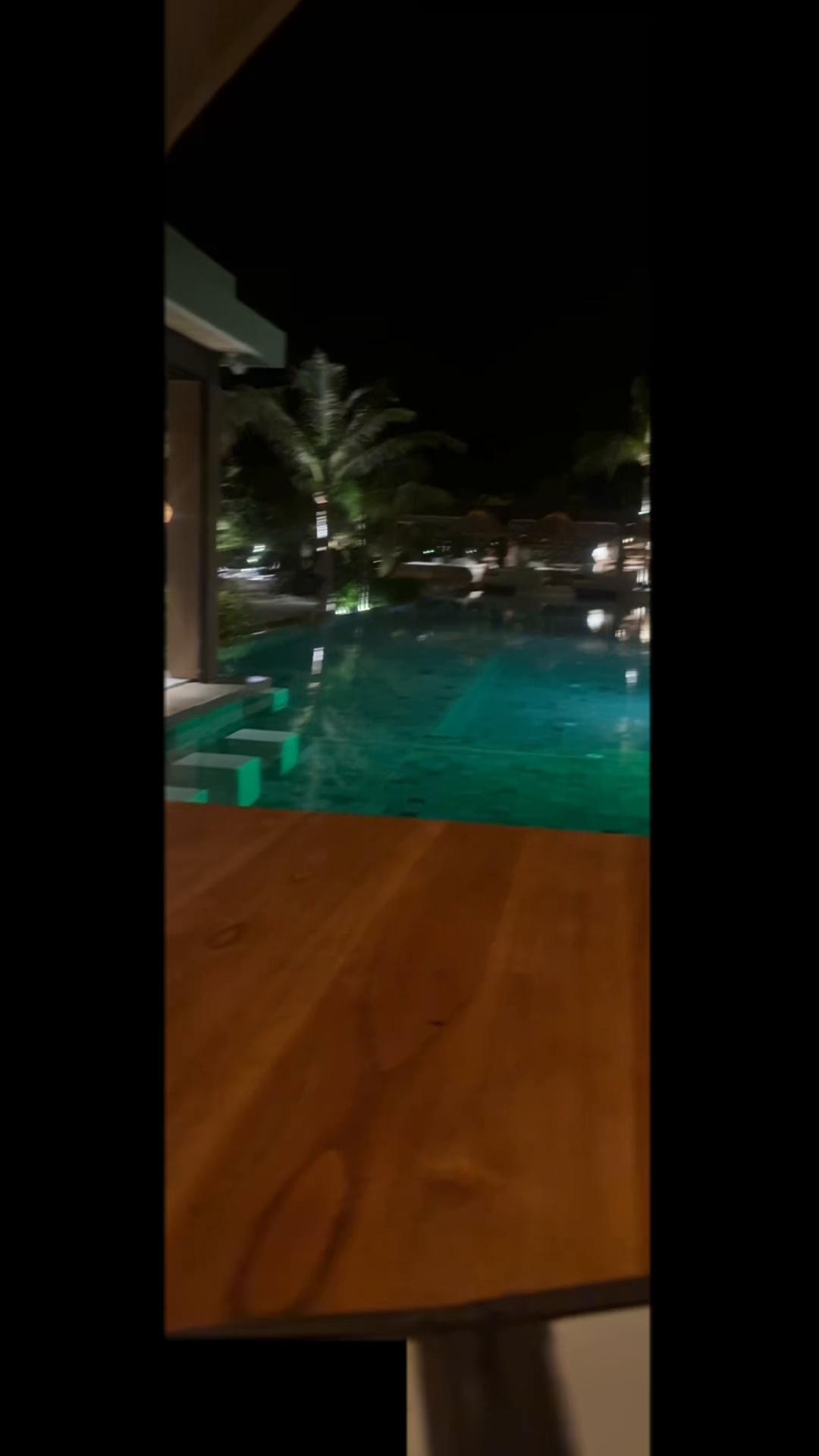 @Faraella.travel
