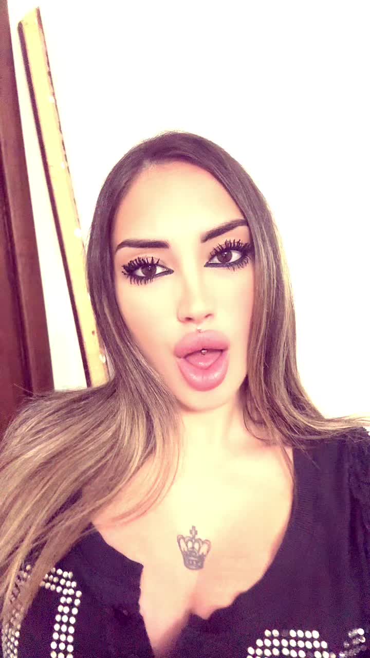 @auroraliotta__