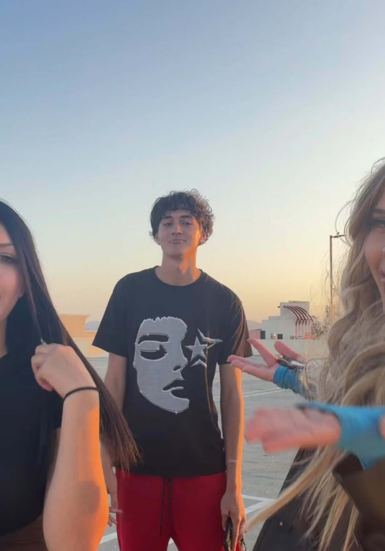 @👅