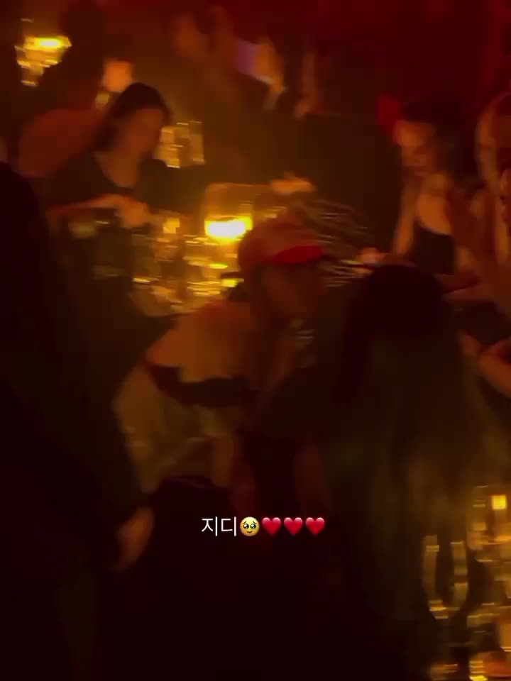 @jiyong my first love love ya