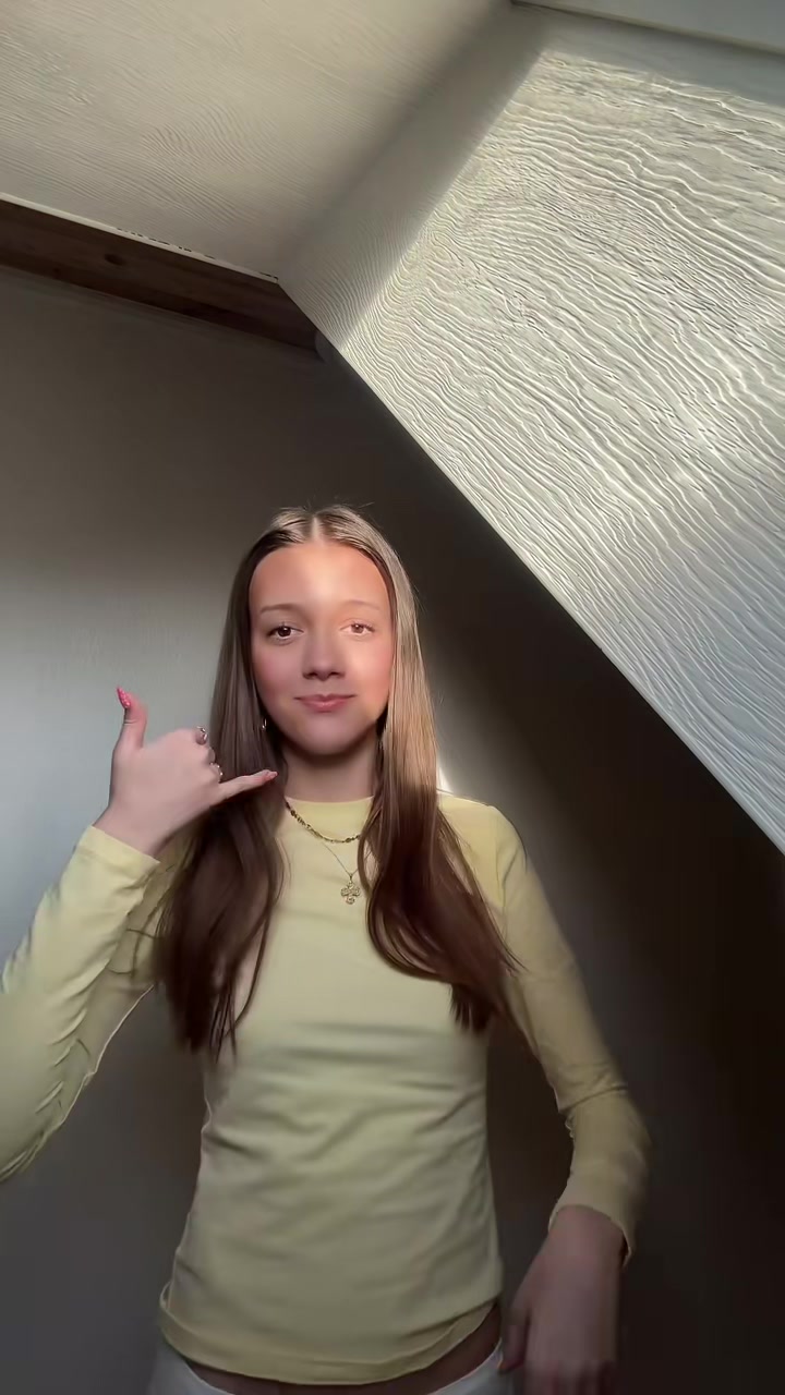 @𝒜𝓃𝓃𝒶𝒷𝑒𝓁𝓁♡