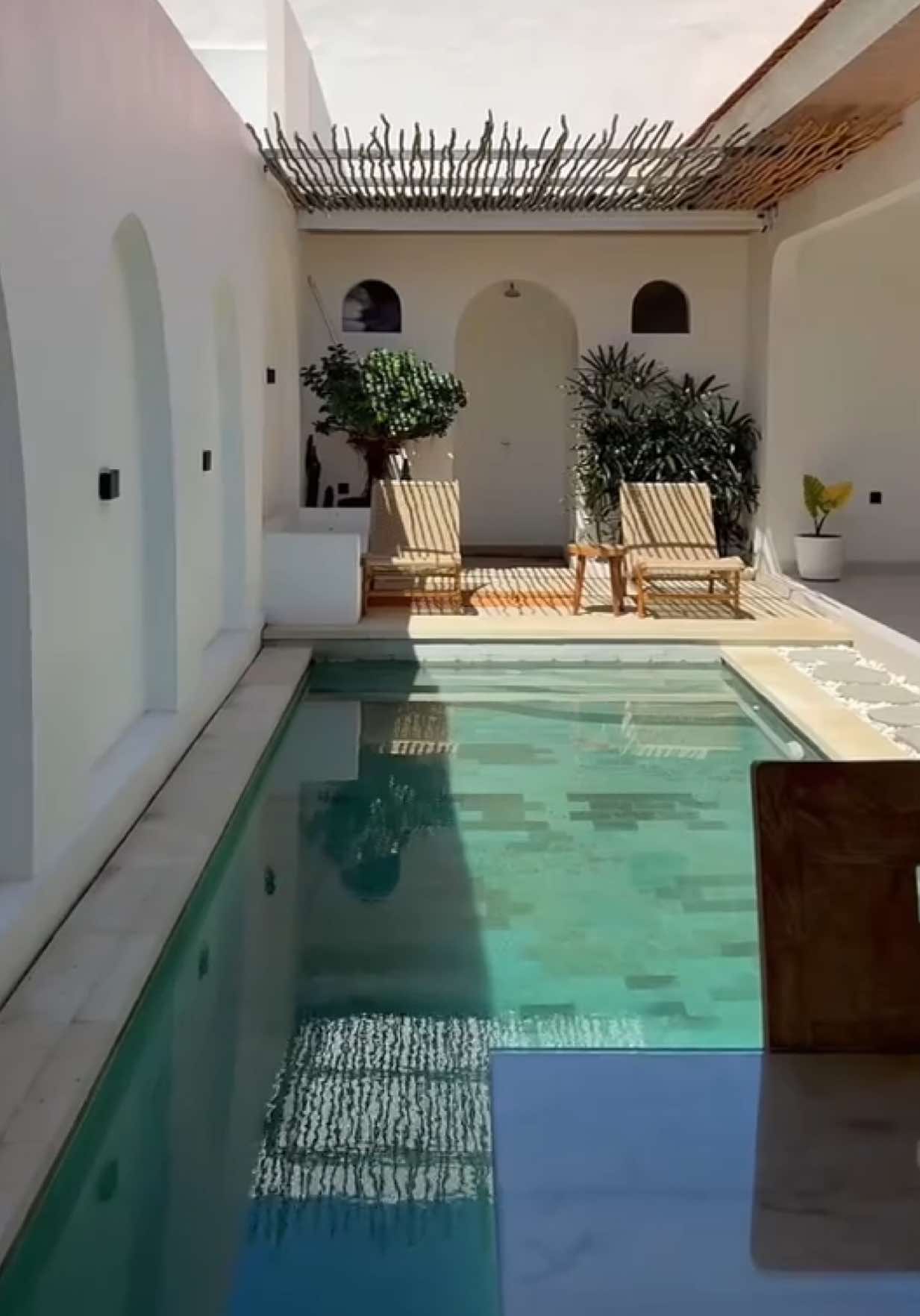 @عائشة