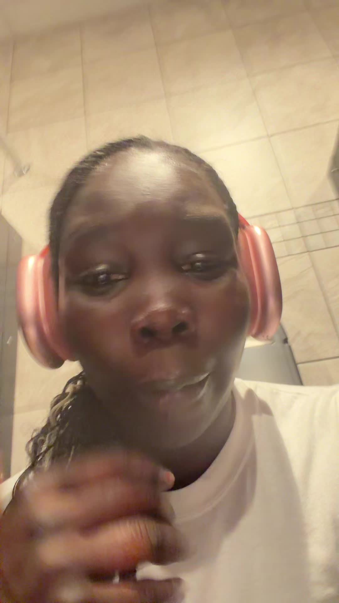 @laughoutloud230