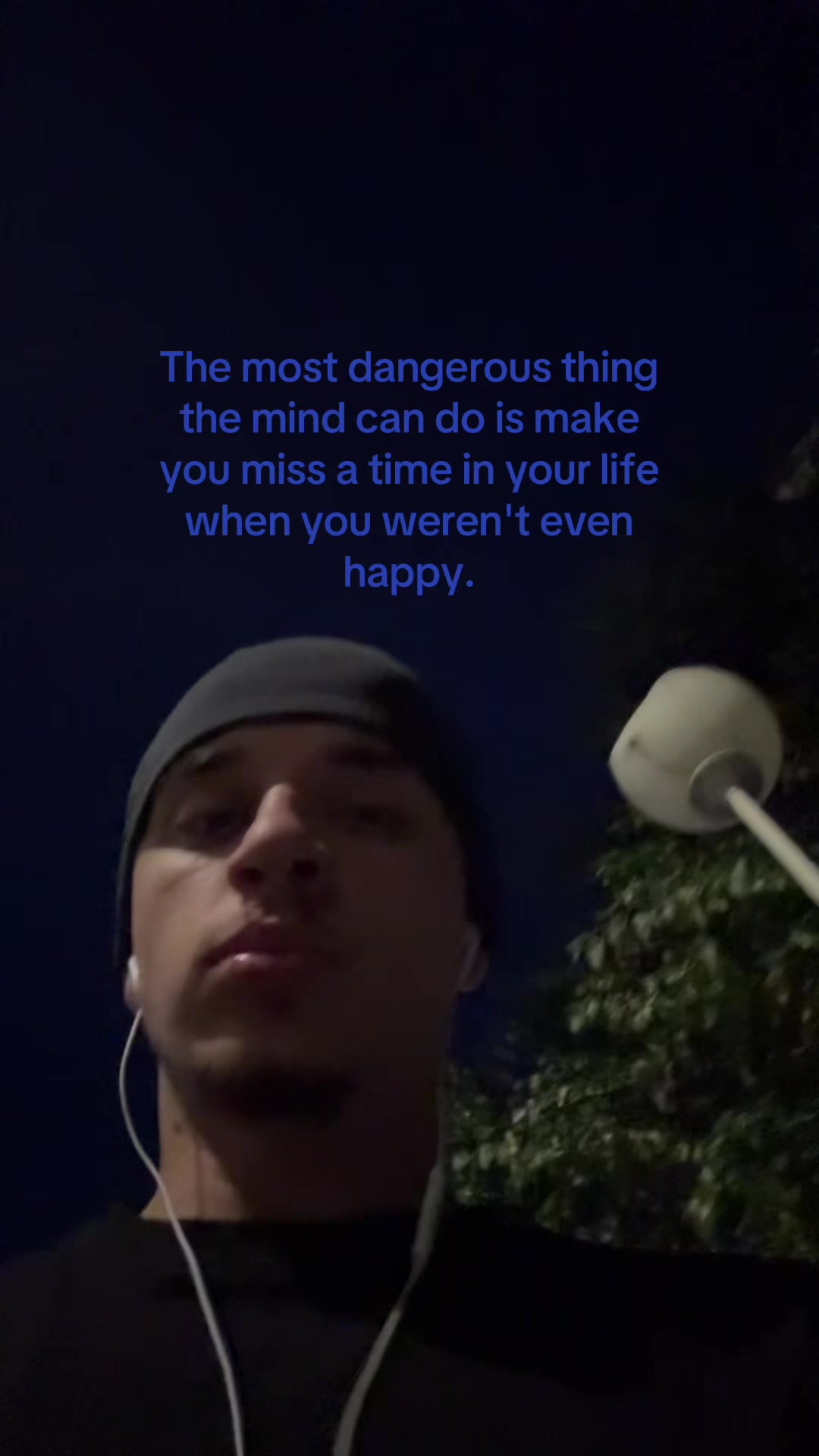 @￴